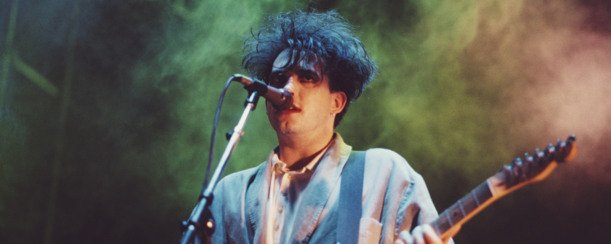 Robert Smith de The Cure afirmó una vez que el bajista de Joy Division estaba “celoso” de ellos.