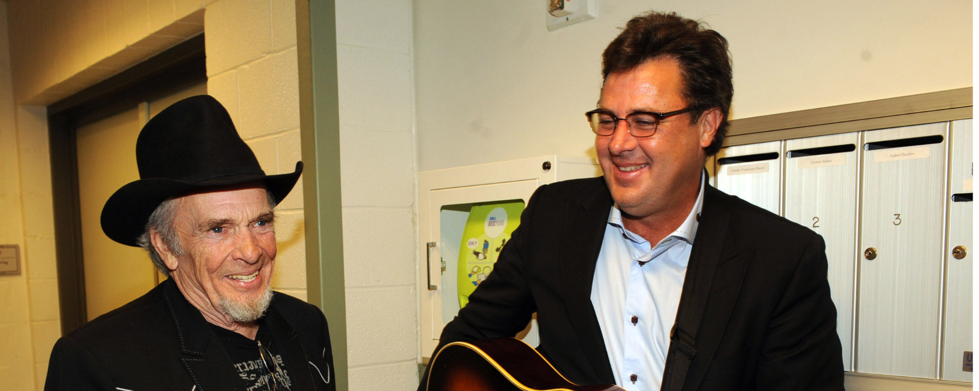 I Can't Quit Crying”: How Vince Gill Moved His Hero Merle Haggard to Tears  With His Favorite Guitar (Exclusive) - American Songwriter