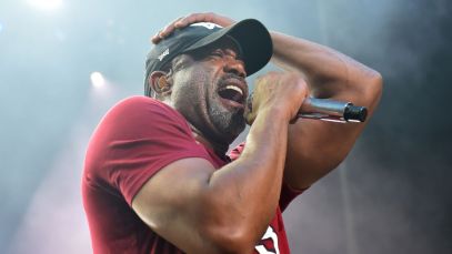 Darius Rucker performing