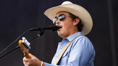 Zach Top recently shared a stage with Randy Travis