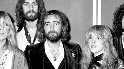 Fleetwood Mac stands together, 1976