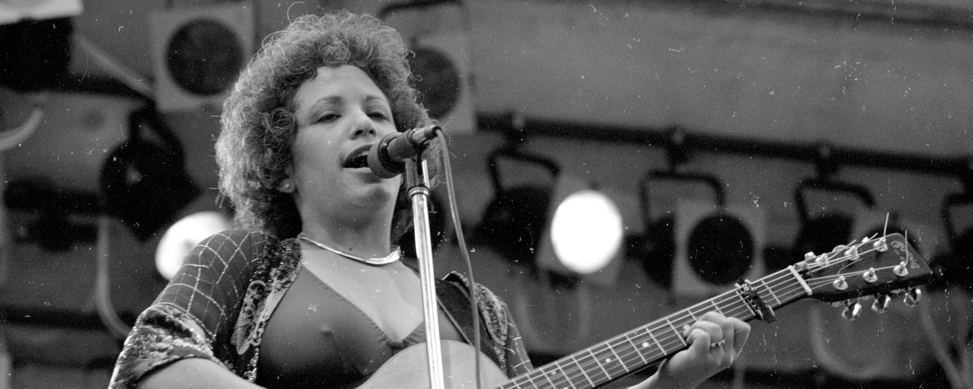 The Story and Meaning Behind “At Seventeen,” Janis Ian’s Honest and Moving ’70s Hit