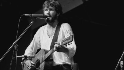 Kris Kristofferson performing