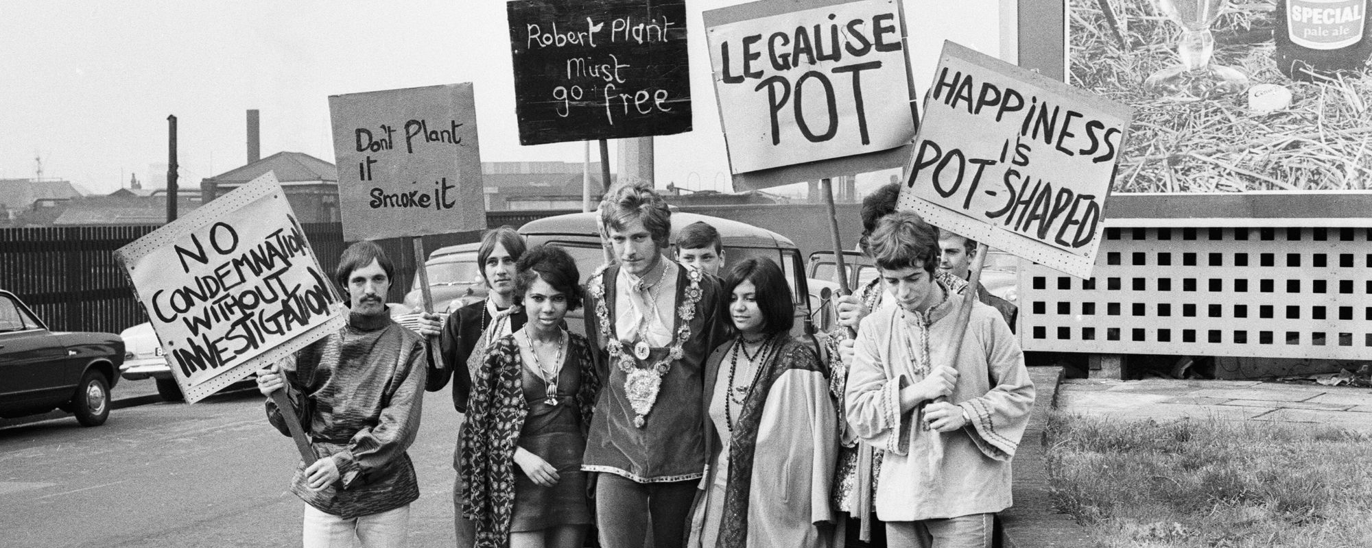 Un trabajo demostrado de Zeppelin Robert organizó una vez una protesta contra los delitos relacionados con las drogas como truco de relaciones públicas.