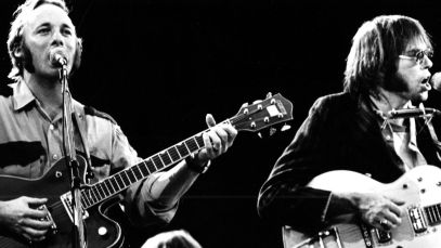 Stephen Stills and Neil Young performing