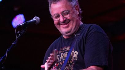 Vince Gill performing