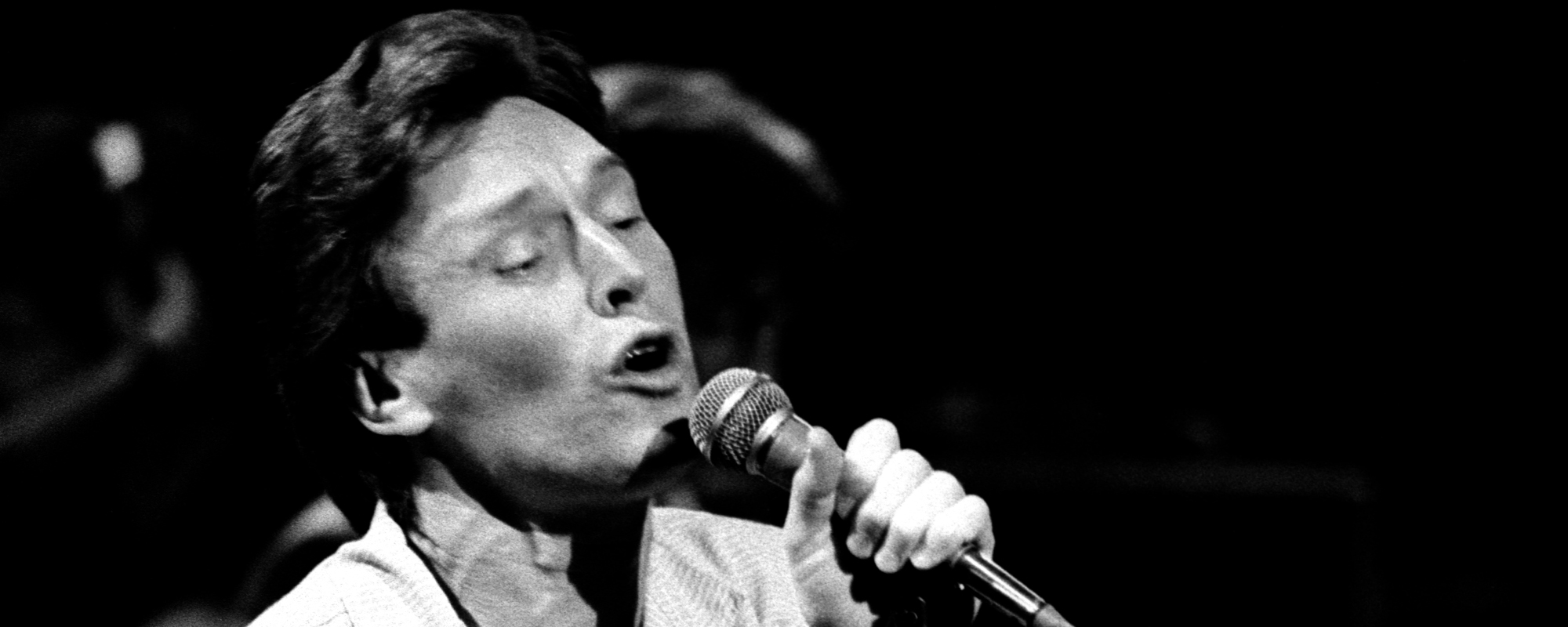 4 أغانٍ تم الاستخفاف بها كثيرًا في عام 1988 والتي وصلت إلى المراكز العشرة الأولى 4 أغانٍ تم الاستخفاف بها كثيرًا في عام 1988 والتي وصلت إلى المراكز العشرة الأولى