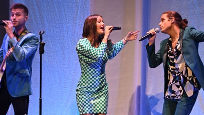 'The Voice' Winner A Girl Named Tom Christmas Tour