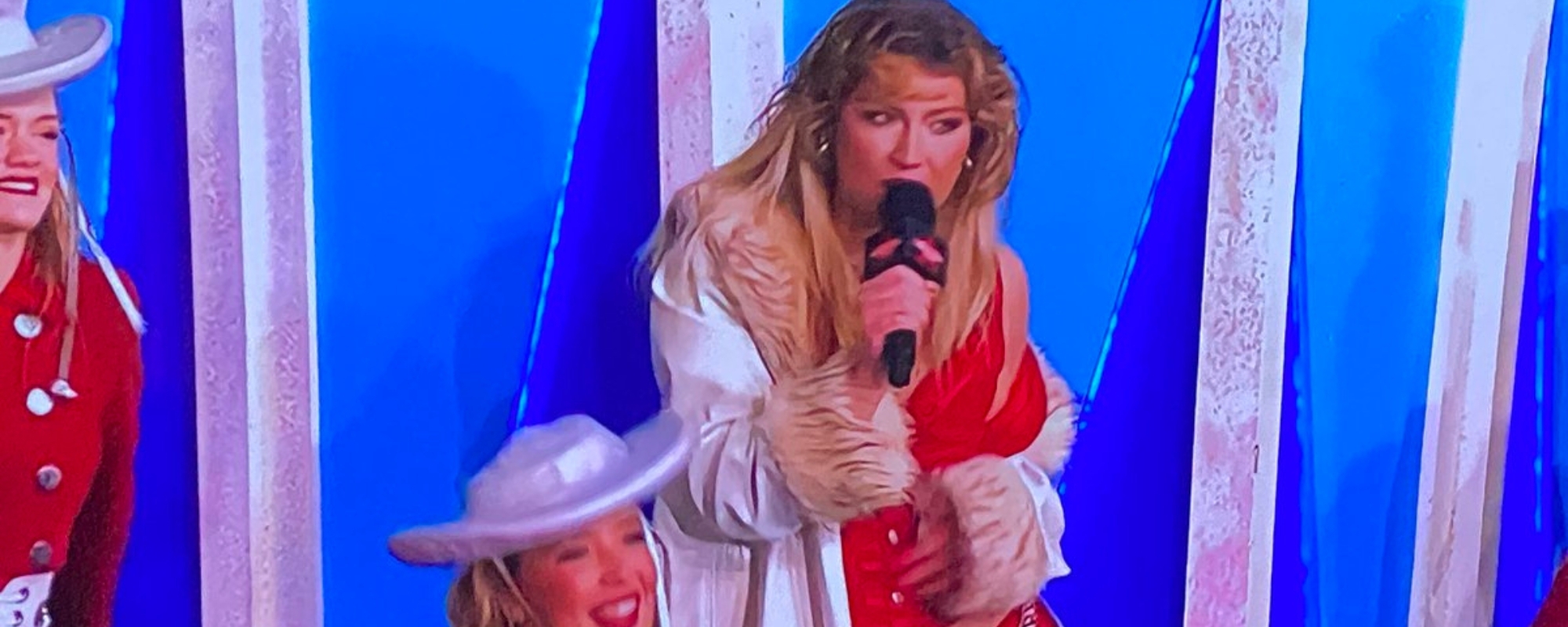 Is That Taylor Swift? Dasha Has Viewers Doing a Double Take at Macy’s Thanksgiving Day Parade Performance