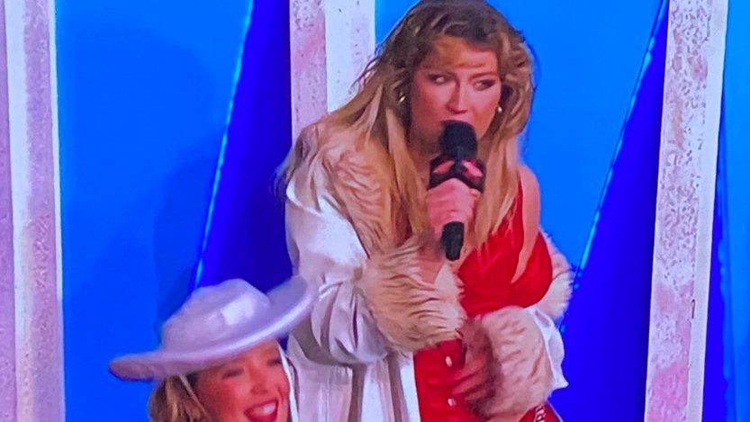 Is That Taylor Swift? Dasha Has Viewers Doing a Double Take at Macy’s Thanksgiving Day Parade Performance
