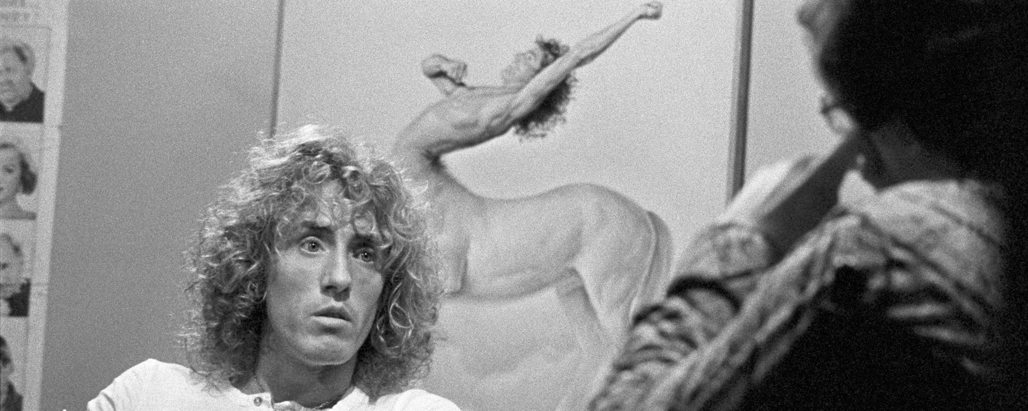 في مثل هذا اليوم من عام 1979، وقعت مأساة خطيرة في حفل لموسيقى الروك أند رول في مدينة سينسيناتي بولاية أوهايو. في مثل هذا اليوم من عام 1979، وقعت مأساة خطيرة في حفل لموسيقى الروك أند رول في مدينة سينسيناتي بولاية أوهايو.