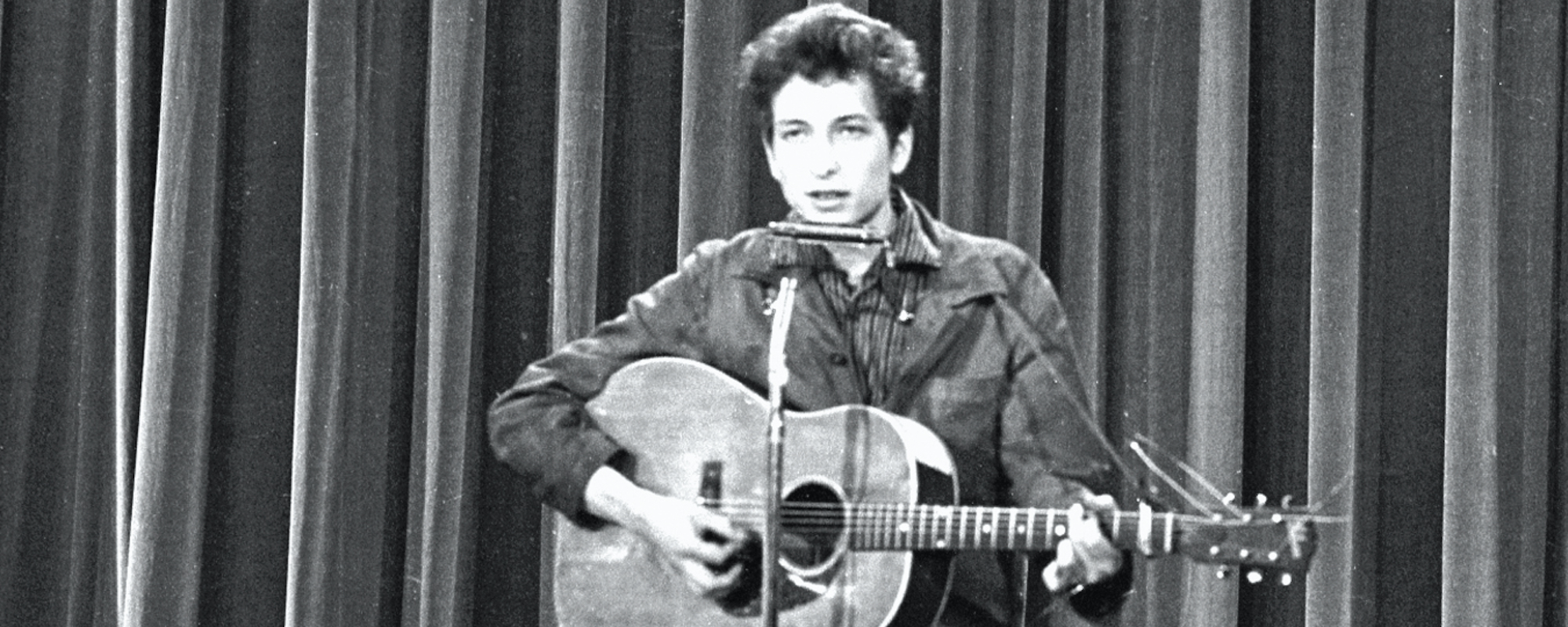 3 Bob Dylan Songs About Young Love and the Pain of Distance