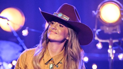 Lainey Wilson Welcomes Young Fan to the Stage for Duet of "Things a Man Oughta to Know"