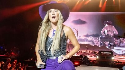 Lainey Wilson Was Looking a Little Peckish During Little Rock Show