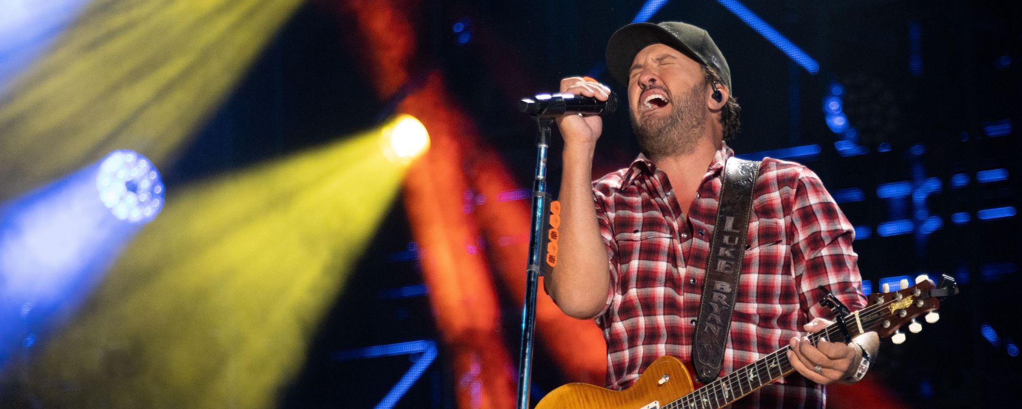 Luke Bryan Stuns CMA Awards Audience With “Love You, Miss You, Mean It” Performance