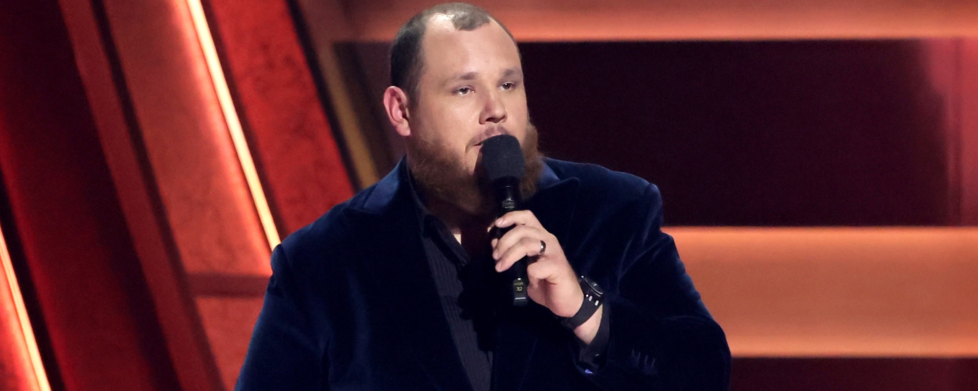 Luke Combs’ Flabbergasted Reaction to Chris Stapleton’s CMA Awards Win Has the Internet Rolling