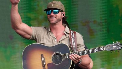 Riley Green Has a Mid-Show "Moment" With Security Guard in This Adorable Video