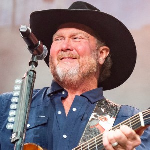 3 of the Most Unforgettable One-Liners ’90s Country Ever Gave Us