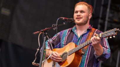 Zach Bryan Calls Out Fan Who Threw Something on Stage: "Don't Throw S--- At Concerts"