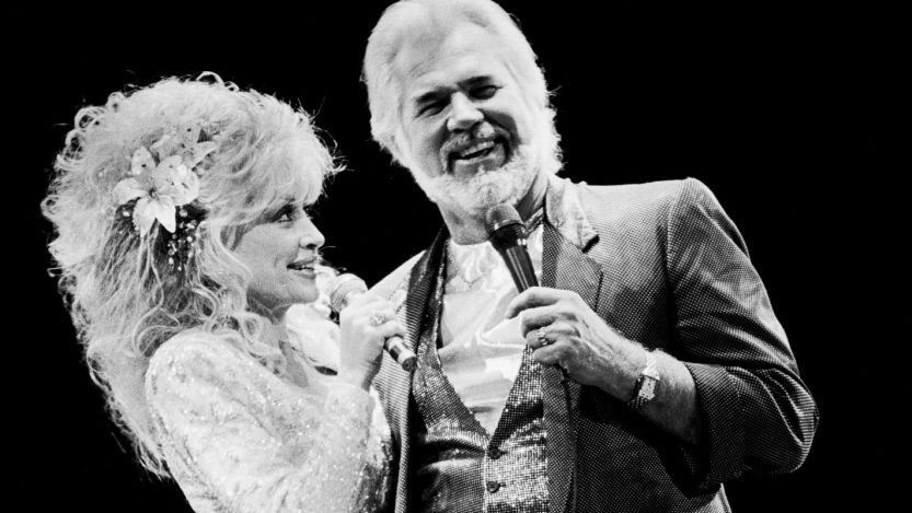 Dolly Parton and Kenny Rogers performing