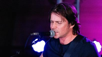 Willie Nelson’s Son Unites With Dave Matthews for a Stunning “Bucket List Level” Performance of a Pearl Jam Classic