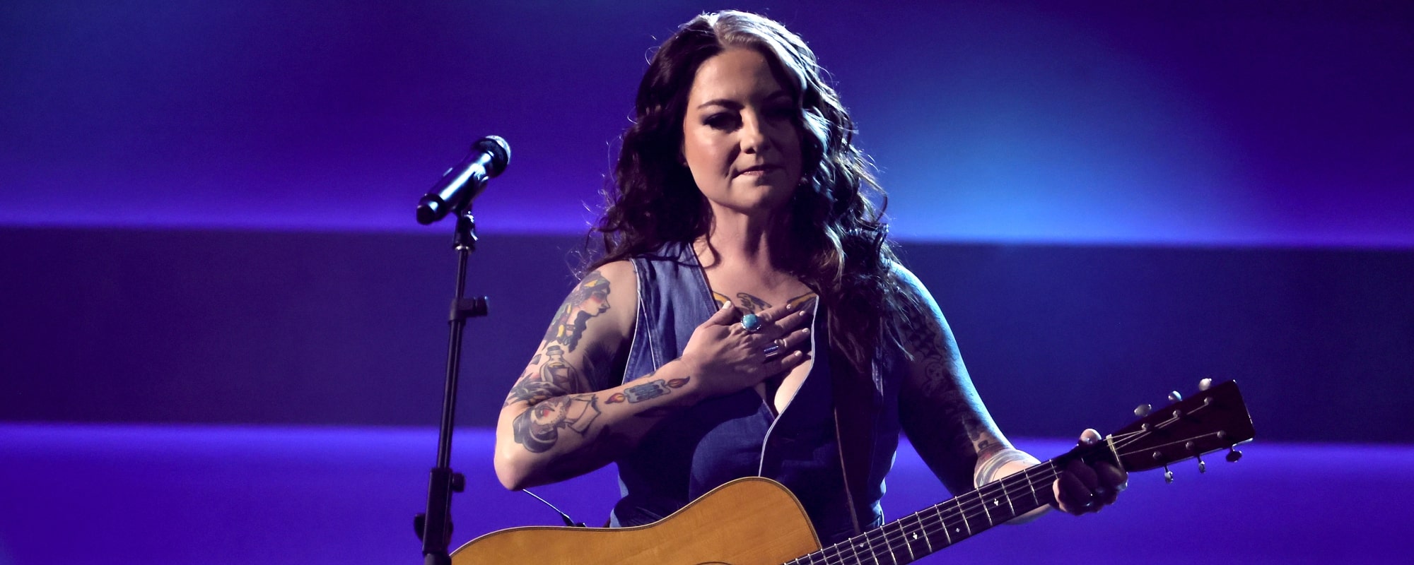 Ashley McBryde’s Somber Tribute to Kris Kristofferson During the CMA Awards Moved Me to Tears