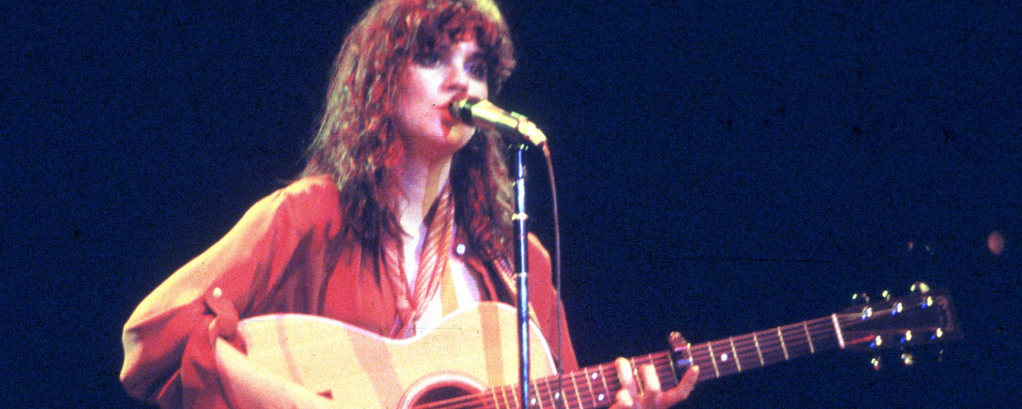 Linda Ronstadt performing
