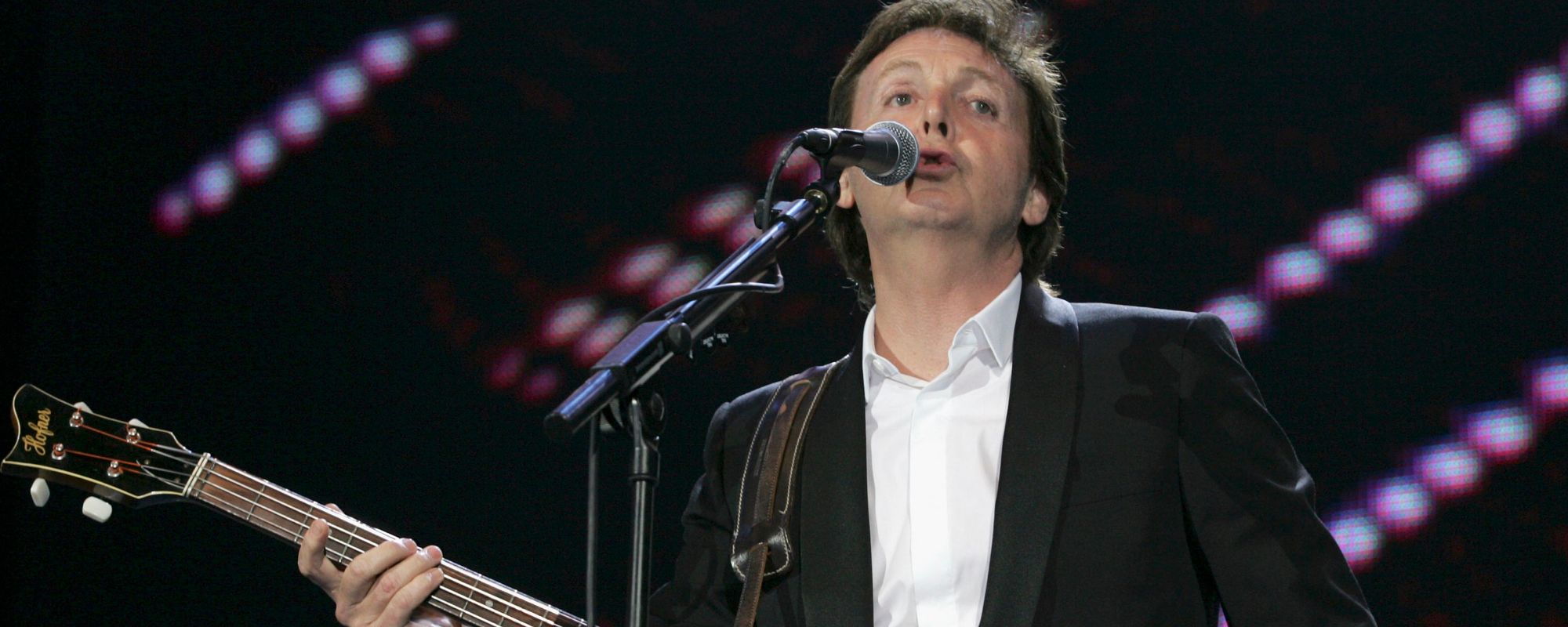 4 Solo Artists Who Stuck With Their Original Backing Musicians for Decades