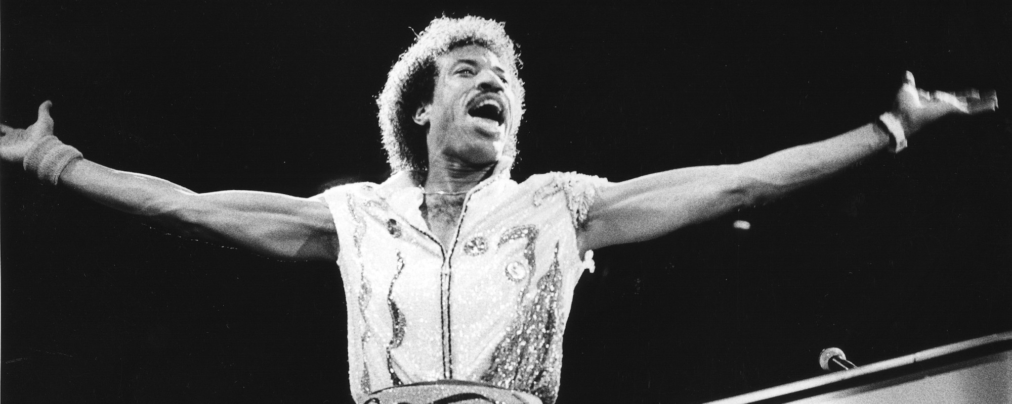 The Story and Meaning Behind “Hello,” a Lionel Richie Smash He Had To Be Convinced To Complete
