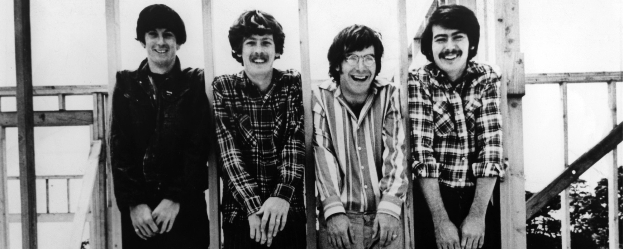 Legendario cantautor y autoarpista, nacido un día como hoy en 1944, que llevó a su banda al número 1 en 1966 (y se llevó él mismo al número 1 una década después)