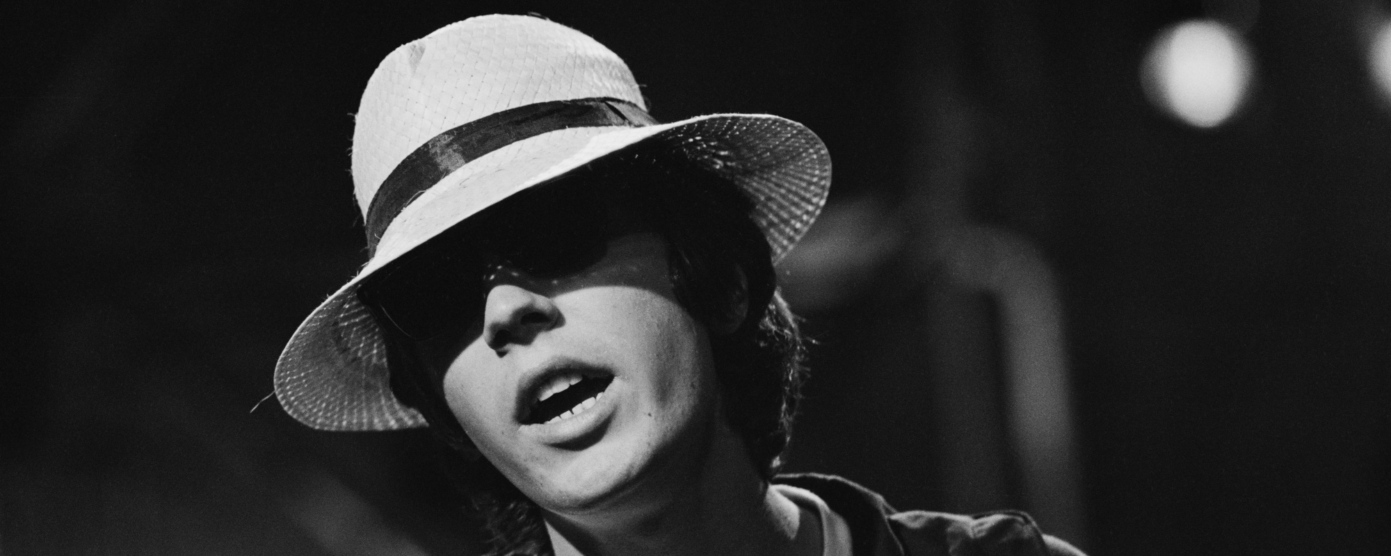 The Story and Meaning Behind “The Sun Ain’t Gonna Shine Anymore,” a Frankie Valli Miss That Became a Walker Brothers Hit