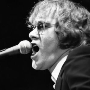 Warren Zevon performing