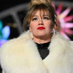 Kelly Clarkson Reveals The Heartwarming Love Story Behind This Year's Rockefeller Center Christmas Tree