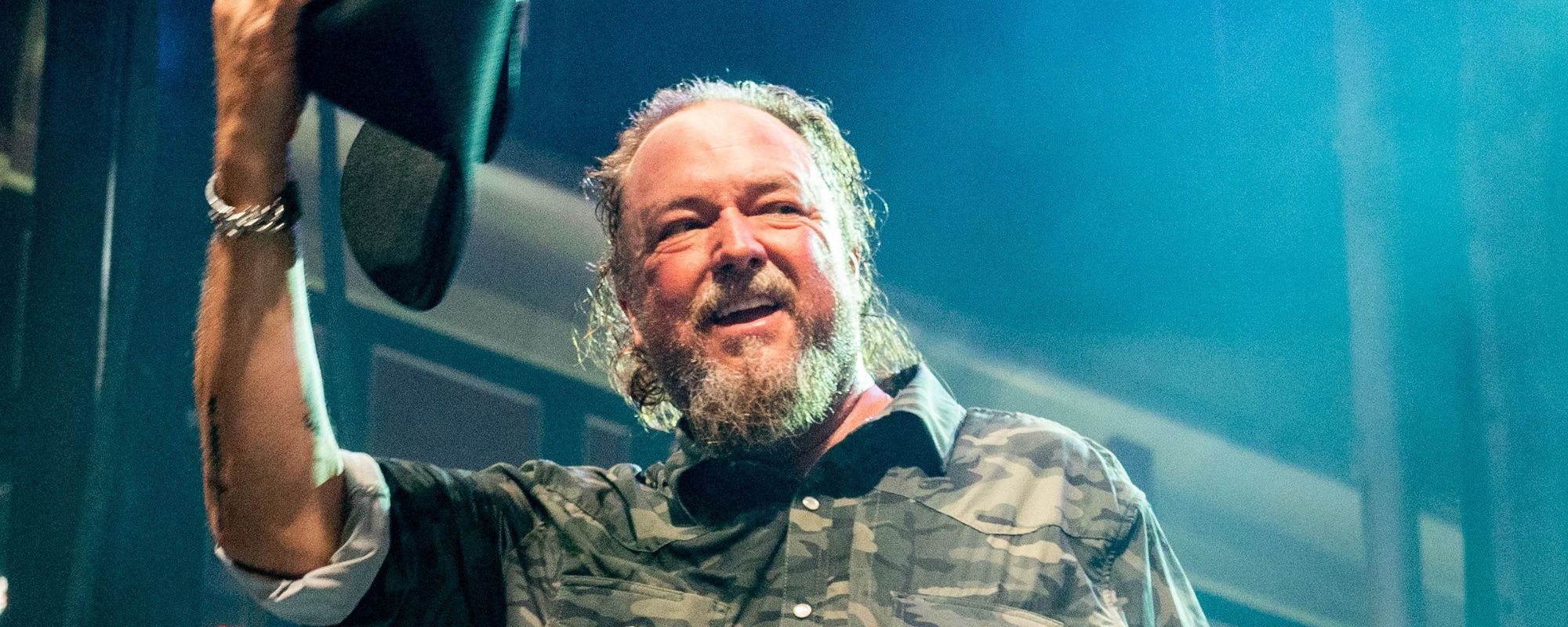 Country Star Visits “Incredible” Doctors and Nurses Who “Helped Save My Life” After Near-Fatal Heart Attack