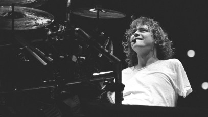 Rick Allen Performing In Concert With Def Leppard