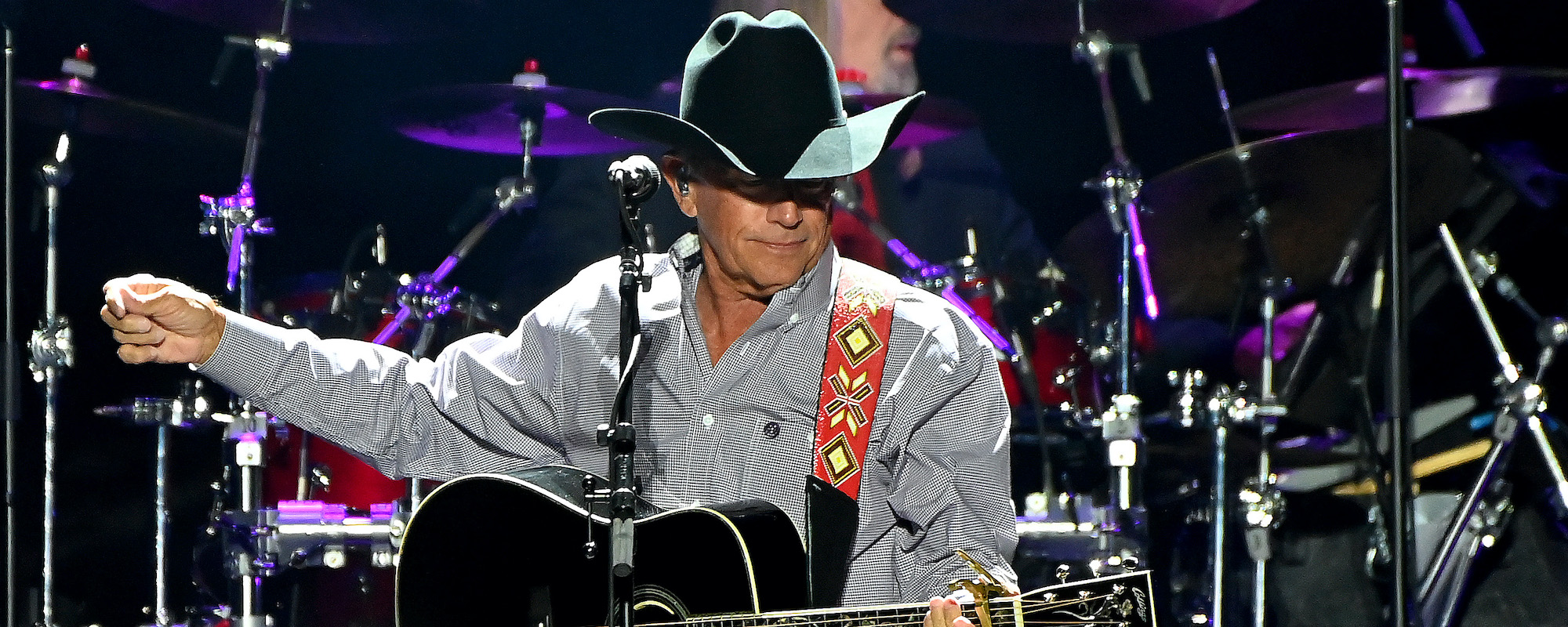 A Teenage Taylor Swift Performs Her “Absolute Favorite” George Strait Tune  in Honor of the King of Country - American Songwriter