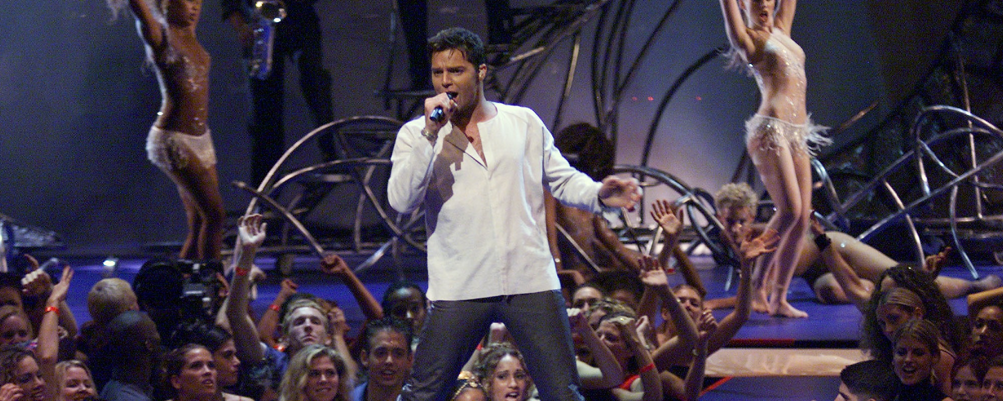 Modern-Day Nostalgia Bait Songs That Shamelessly Take Me Back to the 90s