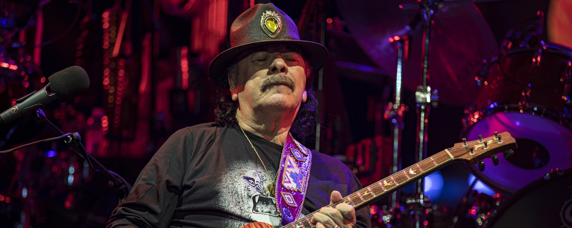 3 Crazy Guitar Solos From Carlos Santana That Don’t Even Sound Real