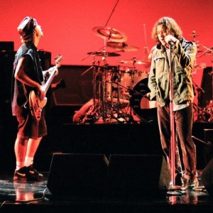 On This Day in 1994: Pearl Jam’s Third Album, ‘Vitalogy,’ Became the Band’s Second to Hit No. 1 on the ‘Billboard’ 200