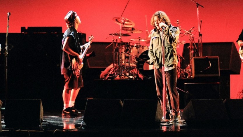 On This Day in 1994: Pearl Jam’s Third Album, ‘Vitalogy,’ Became the Band’s Second to Hit No. 1 on the ‘Billboard’ 200