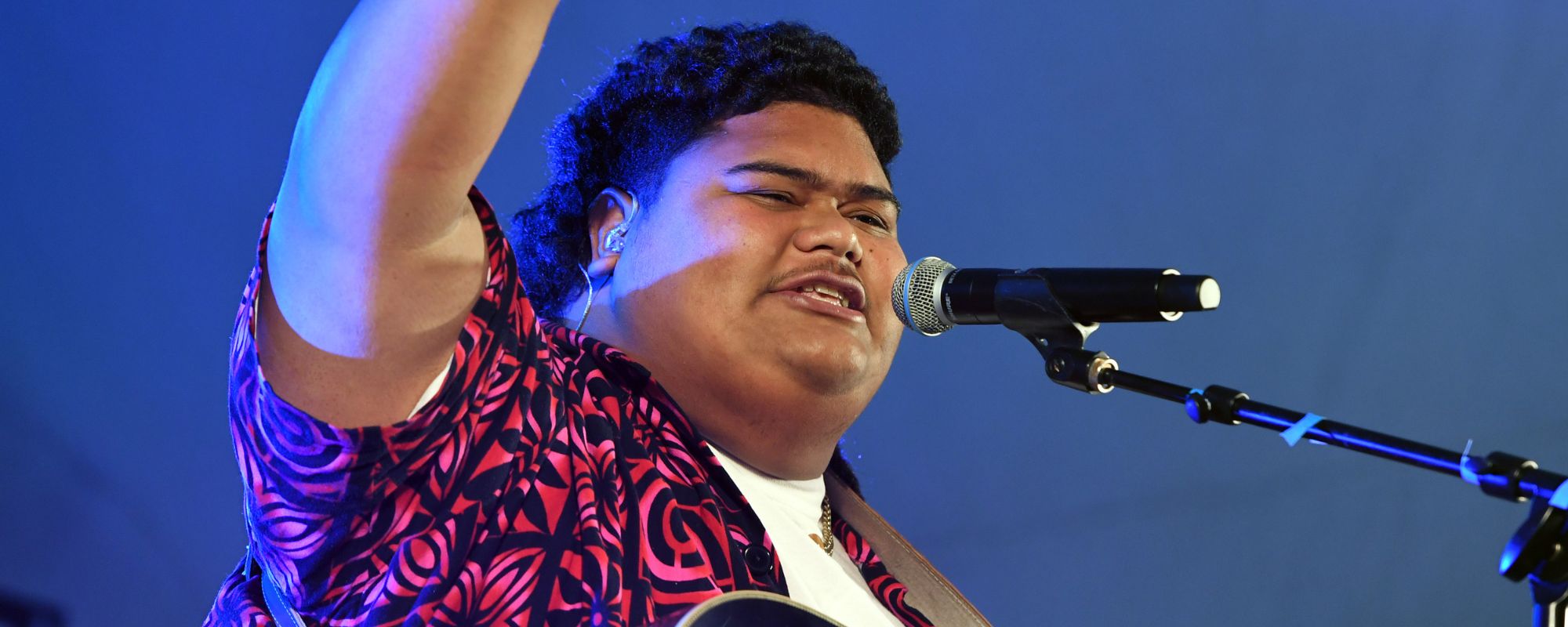 Watch ‘American Idol’ Champ Iam Tongi Surprise Junior High Orchestra Teacher in Front of Entire School