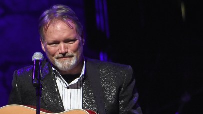 Country Singer John Berry Helps Support Law Enforcement With the Guitars 4 Cops Charity