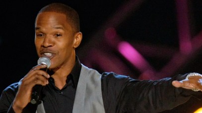 Watch Throwback Performance of Jamie Foxx Paying Tribute to George Strait With "You Look So Good in Love"