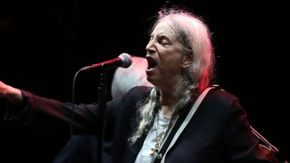 Patti Smith Apologizes After Nerves Get the Best of Her During Bob Dylan Tribute on This Day in 2016