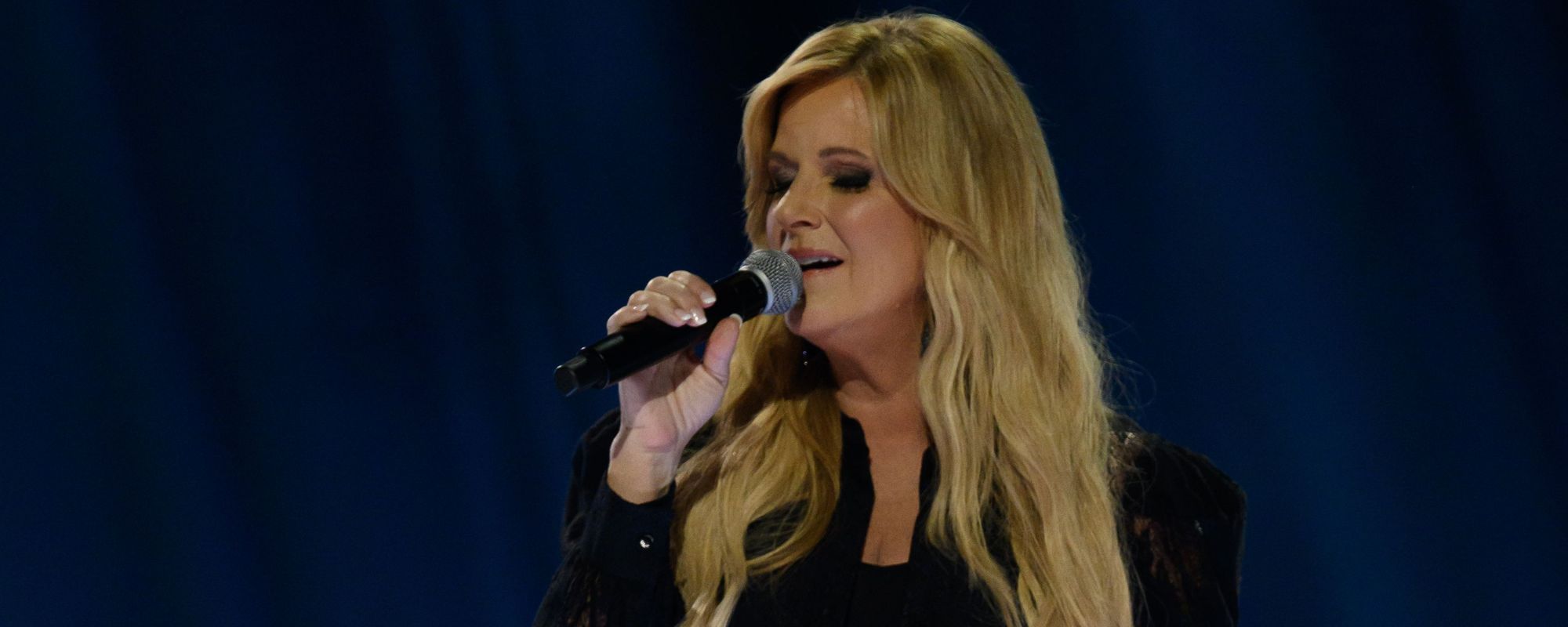 Trisha Yearwood Treats ‘CMA Country Christmas’ Fans to Medley of Yuletide Favorites