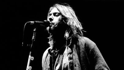 Kurt Cobain performing