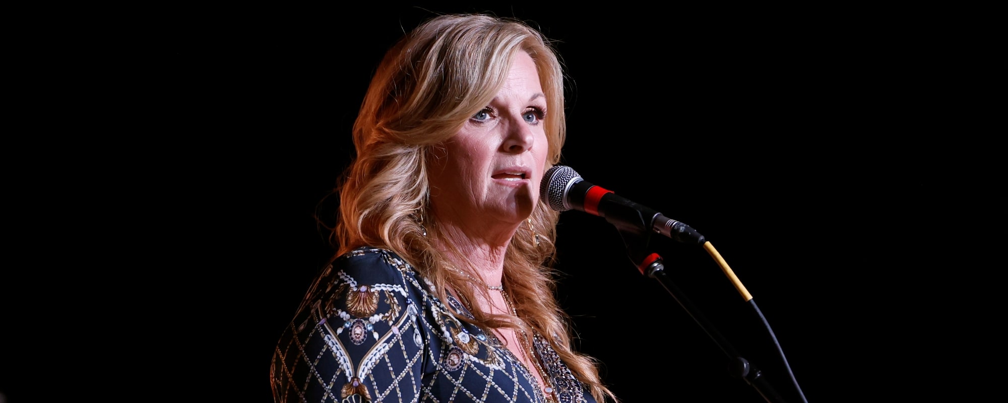Trisha Yearwood and Amy Grant Bring All the Fun of the Holiday Season with “Santa Claus Is Comin’ to Town” to Close Out CMA Country Christmas