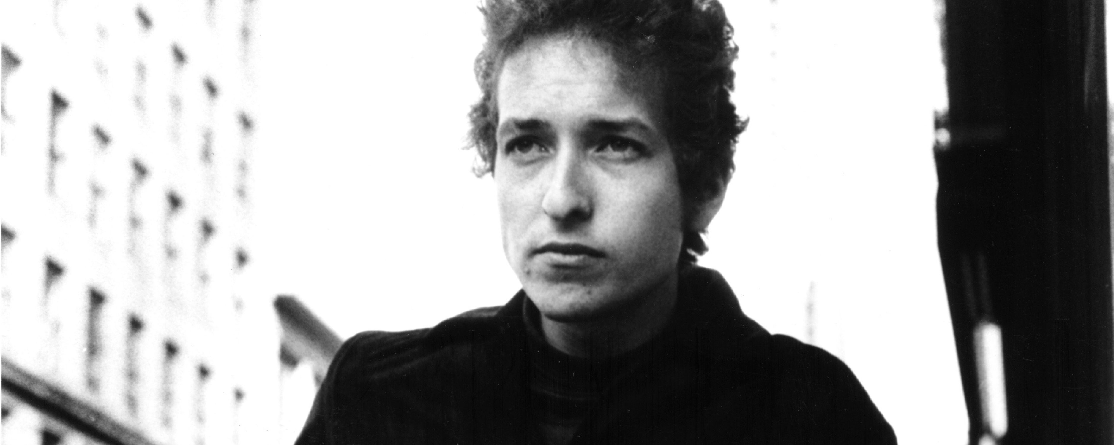 Bob Dylan posing in 1964