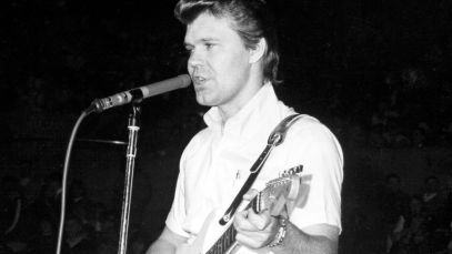 Glen Campbell performing