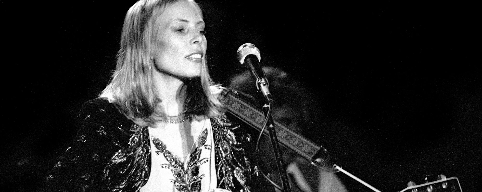 Joni Mitchell performing